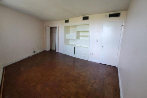 Condo in Pembroke Pines, Florida, 2 bedrooms № 2378761 - photo 6