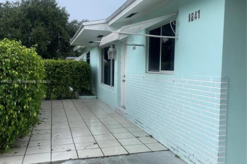 Casa en venta en Fort Lauderdale, Florida, 4 dormitorios, 143.53 m2 № 1783855 - foto 2