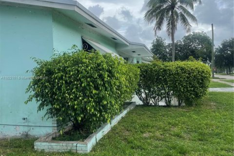 Casa en venta en Fort Lauderdale, Florida, 4 dormitorios, 143.53 m2 № 1783855 - foto 4