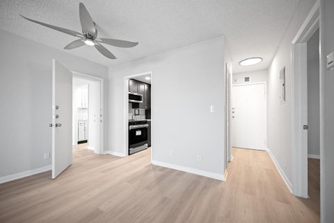 Condo in Fort Lauderdale, Florida, 2 bedrooms  № 2263808 - photo 3