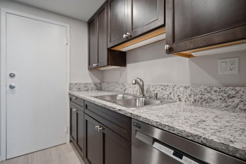 Condo in Fort Lauderdale, Florida, 2 bedrooms  № 2263808 - photo 10