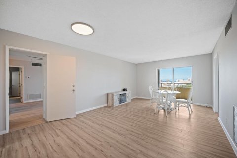 Condo in Fort Lauderdale, Florida, 2 bedrooms  № 2263808 - photo 23