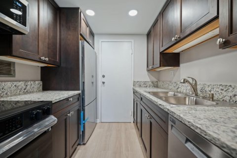 Condo in Fort Lauderdale, Florida, 2 bedrooms  № 2263808 - photo 9