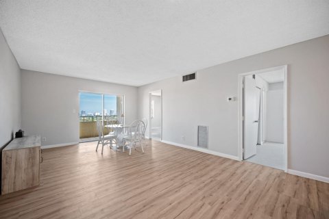 Condo in Fort Lauderdale, Florida, 2 bedrooms  № 2263808 - photo 26
