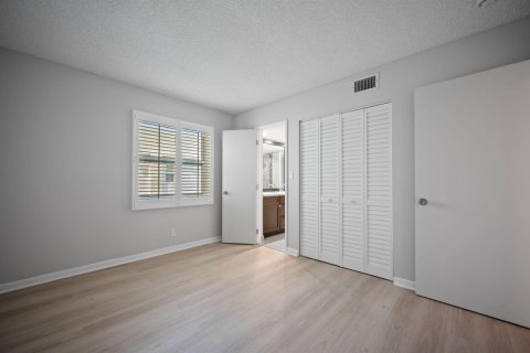 Condo in Fort Lauderdale, Florida, 2 bedrooms  № 2263808 - photo 19