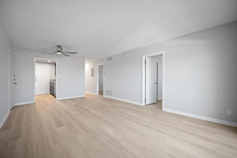 Condo in Fort Lauderdale, Florida, 2 bedrooms  № 2263808 - photo 5