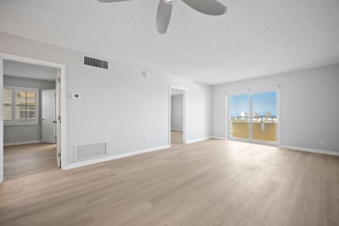 Condo in Fort Lauderdale, Florida, 2 bedrooms  № 2263808 - photo 8