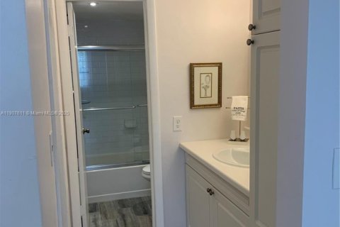 Снять в аренду кондоминиум в Майами, Флорида 1 спальня, 63.92м2, № 1963930 - фото 19