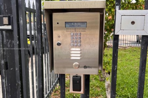 Снять в аренду кондоминиум в Майами, Флорида 1 спальня, 63.92м2, № 1963930 - фото 3