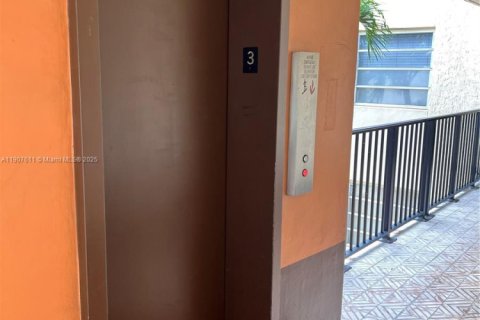 Снять в аренду кондоминиум в Майами, Флорида 1 спальня, 63.92м2, № 1963930 - фото 7