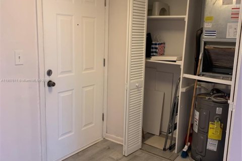 Снять в аренду кондоминиум в Майами, Флорида 1 спальня, 63.92м2, № 1963930 - фото 12