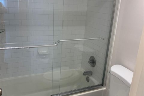 Снять в аренду кондоминиум в Майами, Флорида 1 спальня, 63.92м2, № 1963930 - фото 21