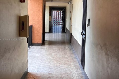 Снять в аренду кондоминиум в Майами, Флорида 1 спальня, 63.92м2, № 1963930 - фото 9