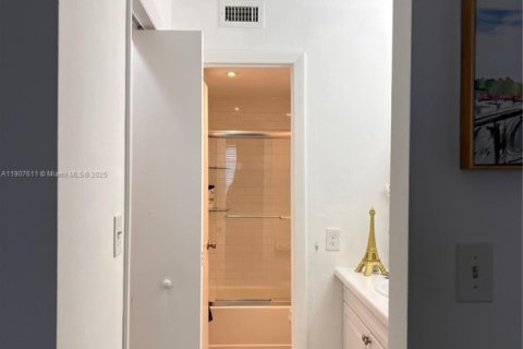 Снять в аренду кондоминиум в Майами, Флорида 1 спальня, 63.92м2, № 1963930 - фото 18