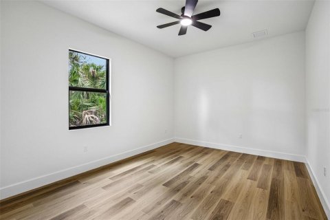 House in North Port, Florida 3 bedrooms, 182.92 sq.m. № 2233411 - photo 20