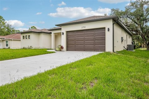 House in North Port, Florida 3 bedrooms, 182.92 sq.m. № 2233411 - photo 2