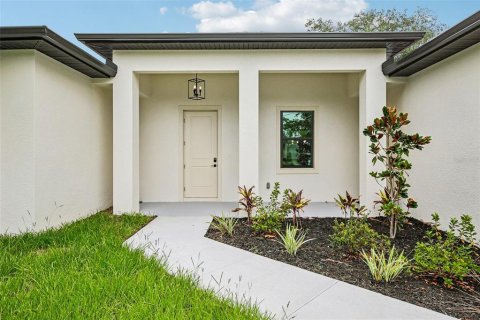 House in North Port, Florida 3 bedrooms, 182.92 sq.m. № 2233411 - photo 3