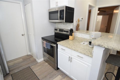 Condominio en alquiler en Tampa, Florida, 1 dormitorio, 78.41 m2 № 2109654 - foto 7