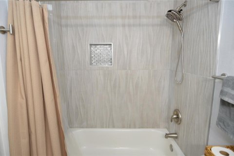 Condominio en alquiler en Tampa, Florida, 1 dormitorio, 78.41 m2 № 2109654 - foto 27