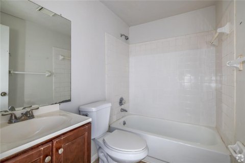 Propiedad comercial en venta en Gainesville, Florida, 571.16 m2 № 2155720 - foto 8