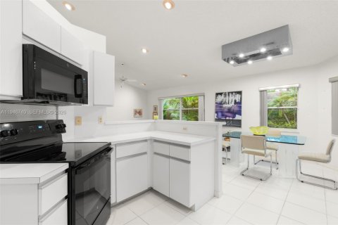 House in Tamarac, Florida 3 bedrooms, 191.38 sq.m. № 2003572 - photo 14