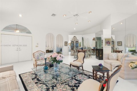 House in Tamarac, Florida 3 bedrooms, 191.38 sq.m. № 2003572 - photo 11