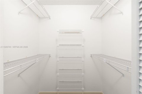 House in Tamarac, Florida 3 bedrooms, 191.38 sq.m. № 2003572 - photo 21