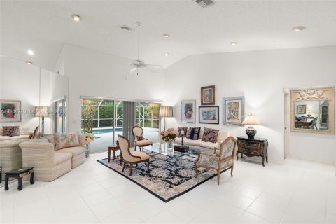 House in Tamarac, Florida 3 bedrooms, 191.38 sq.m. № 2003572 - photo 10