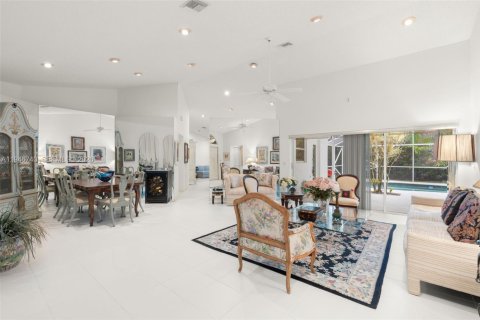 House in Tamarac, Florida 3 bedrooms, 191.38 sq.m. № 2003572 - photo 3