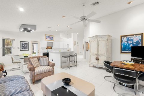 House in Tamarac, Florida 3 bedrooms, 191.38 sq.m. № 2003572 - photo 18