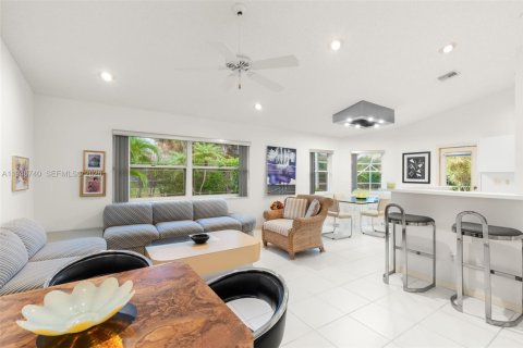 House in Tamarac, Florida 3 bedrooms, 191.38 sq.m. № 2003572 - photo 17