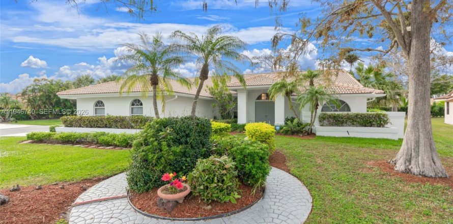 House in Tamarac, Florida 3 bedrooms, 191.38 sq.m. № 2003572