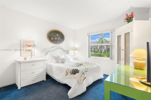 House in Tamarac, Florida 3 bedrooms, 191.38 sq.m. № 2003572 - photo 25