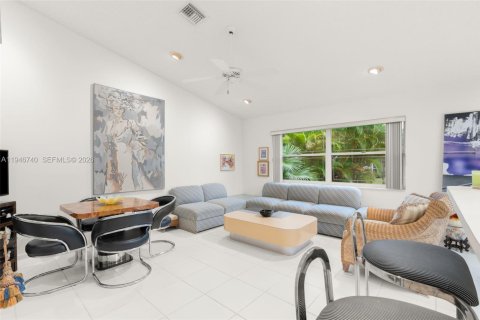 House in Tamarac, Florida 3 bedrooms, 191.38 sq.m. № 2003572 - photo 16