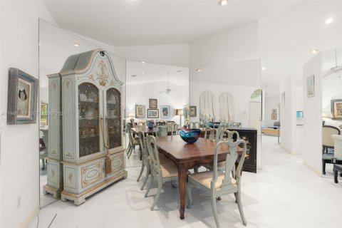 House in Tamarac, Florida 3 bedrooms, 191.38 sq.m. № 2003572 - photo 12