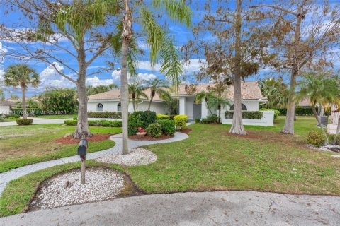 House in Tamarac, Florida 3 bedrooms, 191.38 sq.m. № 2003572 - photo 7