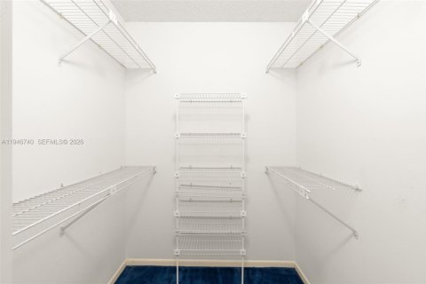 House in Tamarac, Florida 3 bedrooms, 191.38 sq.m. № 2003572 - photo 22