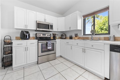 Villa ou maison à vendre à Homestead, Floride: 2 chambres, 93.92 m2 № 1930911 - photo 17