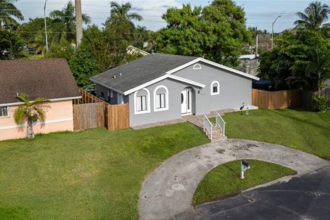 Villa ou maison à vendre à Homestead, Floride: 2 chambres, 93.92 m2 № 1930911 - photo 3