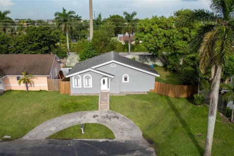 Villa ou maison à vendre à Homestead, Floride: 2 chambres, 93.92 m2 № 1930911 - photo 1