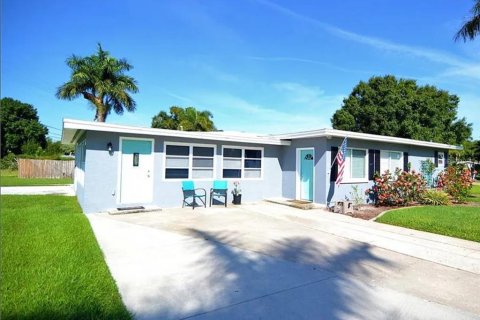 Casa en Punta Gorda, Florida 3 dormitorios, 183.95 m2 № 2376853