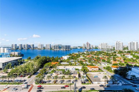 Condo in Sunny Isles Beach, Florida, 4 bedrooms № 2088816 - photo 18