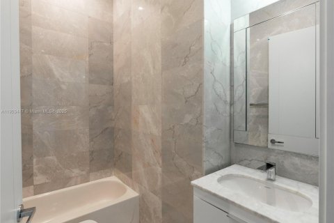 Condo in Sunny Isles Beach, Florida, 4 bedrooms № 2088816 - photo 16