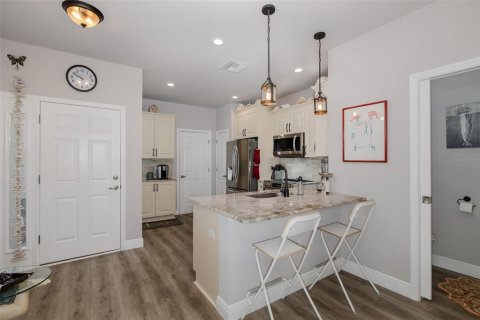 Townhouse in New Port Richey, Florida 2 bedrooms, 140.38 sq.m. № 1876254 - photo 8