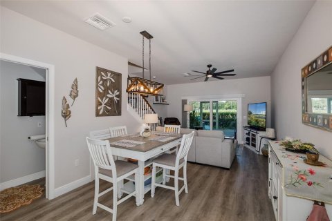 Townhouse in New Port Richey, Florida 2 bedrooms, 140.38 sq.m. № 1876254 - photo 9