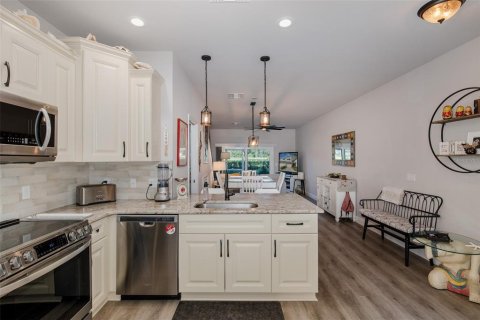Townhouse in New Port Richey, Florida 2 bedrooms, 140.38 sq.m. № 1876254 - photo 4