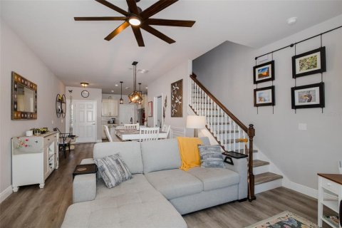 Townhouse in New Port Richey, Florida 2 bedrooms, 140.38 sq.m. № 1876254 - photo 12