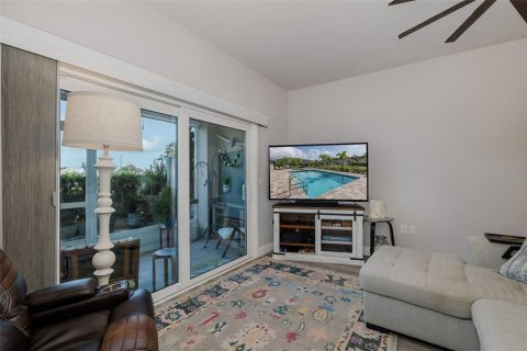 Townhouse in New Port Richey, Florida 2 bedrooms, 140.38 sq.m. № 1876254 - photo 13