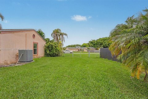 Casa en venta en Miami, Florida, 3 dormitorios, 154.78 m2 № 2272457 - foto 19