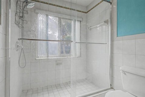 Casa en venta en Miami, Florida, 3 dormitorios, 154.78 m2 № 2272457 - foto 11